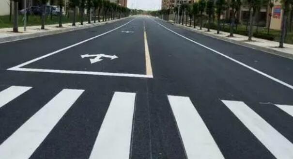 廠里道路劃線是否是必須的？?jī)?yōu)化交通秩序，提升安全性